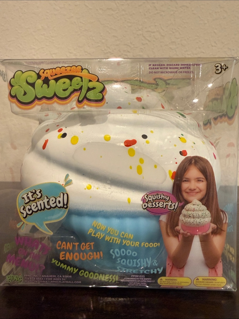 Squeezee Sweetz Scented Cupcake- Blue